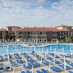 Nevis & Aqua Park Θέρετρο