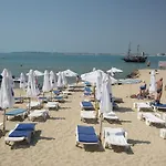 Nevis & Aqua Park Σάνι Μπιτς