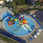 Nevis & Aqua Park Σάνι Μπιτς