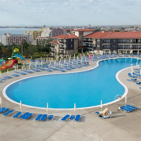 אתר נופש Nevis & Aqua Park סאני ביץ'