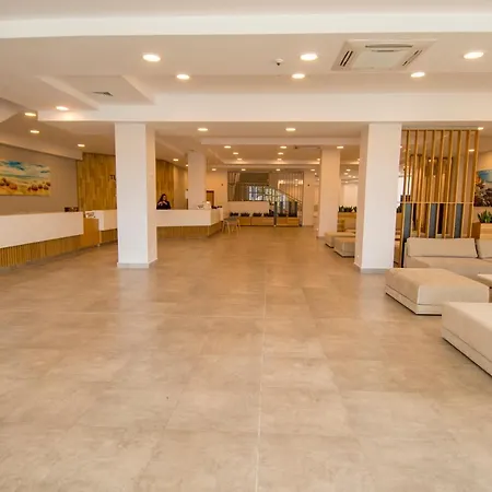 Nevis & Aqua Park אתר נופש 4*