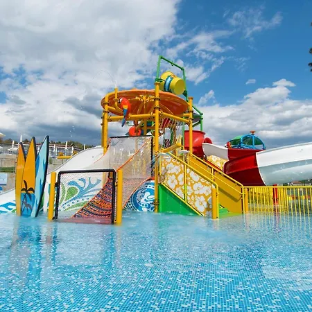 Nevis & Aqua Park אתר נופש סאני ביץ'