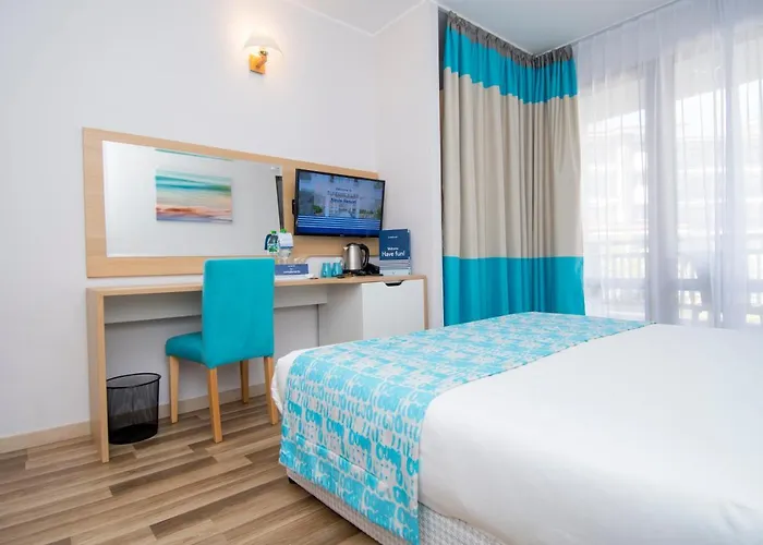 Nevis & Aqua Park 4* 阳光海滩