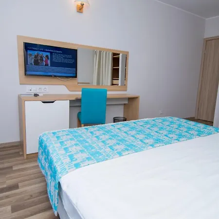 Nevis & Aqua Park 4* ساني بيتش