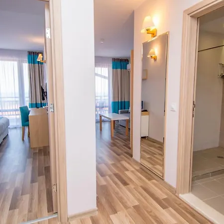 Nevis & Aqua Park サニービーチ