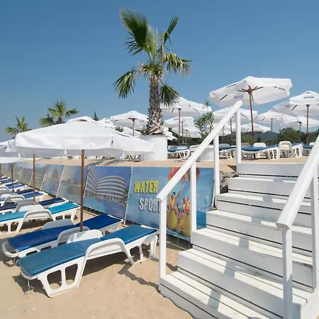 Nevis & Aqua Park ساني بيتش