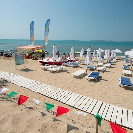 منتجع Nevis & Aqua Park 4*