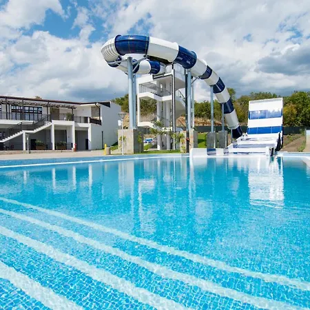 Nevis & Aqua Park 4* ساني بيتش