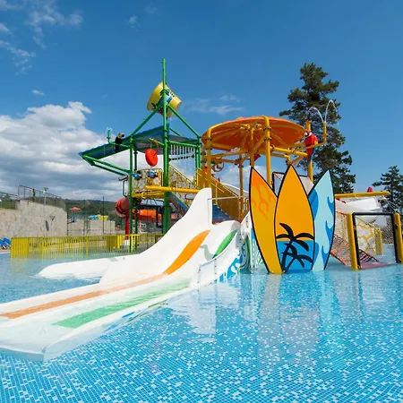 Nevis & Aqua Park منتجع ساني بيتش