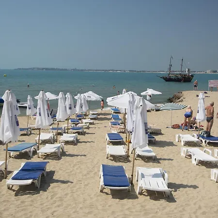 Nevis & Aqua Park サニービーチ