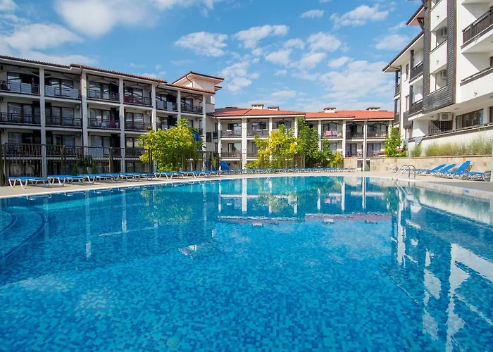 Nevis & Aqua Park Курортный комплекс 4*