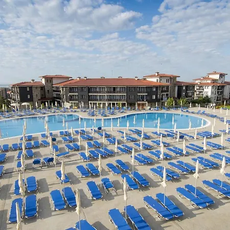Nevis & Aqua Park 4* 阳光海滩