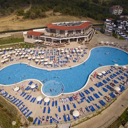 度假村 Nevis & Aqua Park 4*